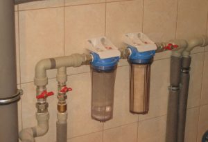 Установка проточного фильтра для воды в Линёво